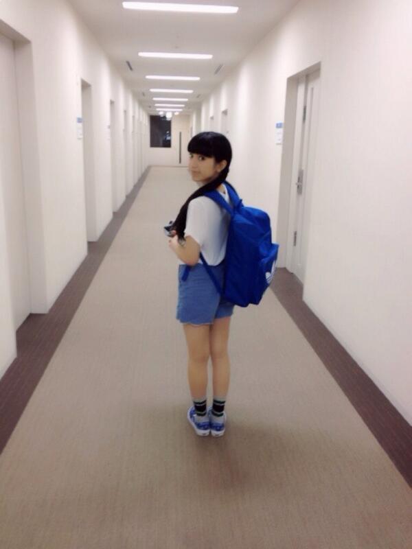 Miwaスタッフ 公式 スタイリストさんに すべてが絶妙な小学生感 と言われる24歳 Http T Co Iknpqcl95m