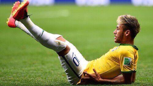 copamoments's tweet photo. vendo foto do seu ídolo http://t.co/nEn7rJh48K