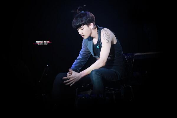 ParkChanyeolSG's tweet photo. 140614 Chanyeol @ Wuhan TLP cr. you make me hot http://t.co/xEP69JfRpE
