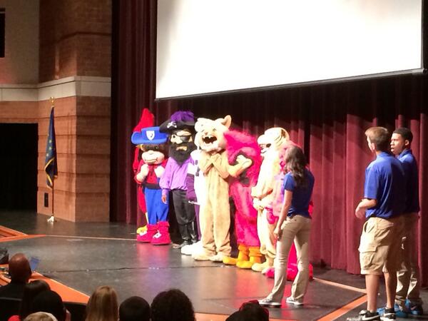 Mascot Dance Off at <a href="/IHSAA1/">IHSAA</a> SLC. <a href="/IHSAASAC/">IHSAA SAC</a> <a href="/ChampsTogether/">Champions Together</a> #buildingleaders #servantleadership #inclusionrevolution