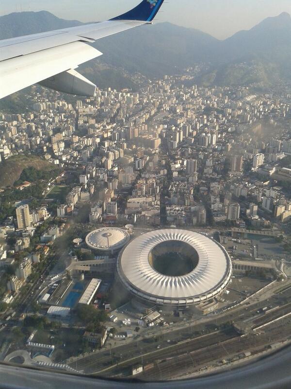 PiXaV's tweet image. Magnifique l'atterrissage à Rio ! Survol du Maracana, vue du christ et du pain de sucre. Tout ça dans l'avion Senna !