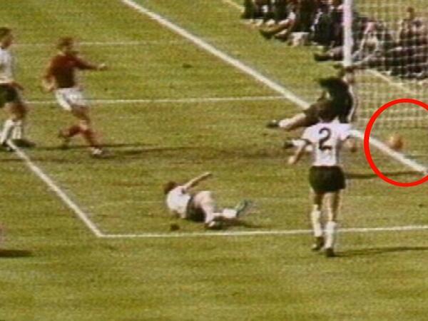 Y atrás de Suarez vamos todos! Mundial 1966.- La pelota no entró toda. #SanciónLasPelotas