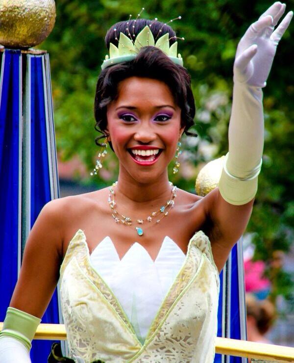 DisneyGurl18's tweet photo. Tiana. 😍💚🐸✨ http://t.co/b9vGnF5Znf