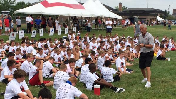 CoachFick's tweet photo. Always a pleasure to have @OsuCoachCoombs come to speak to our @secondandseven campers #lotsofjuice #GoBucks http://t.co/YcyoTBJKLo