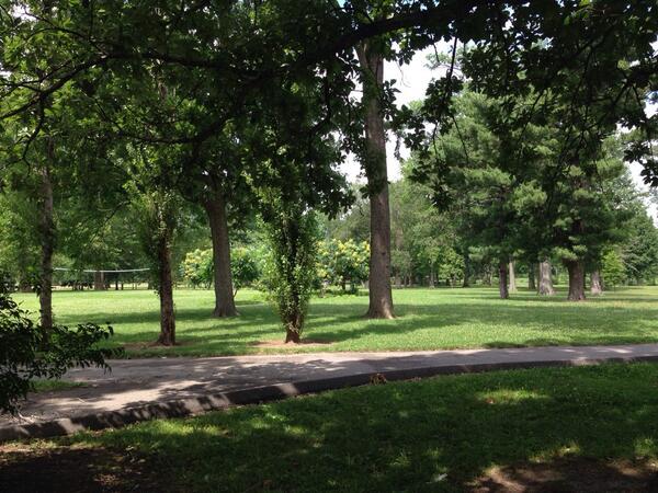 NakedGirlsSTL's tweet photo. Gorgeous day in STL for reading in Tower Grove Park!!! http://t.co/2IbtHB5g33