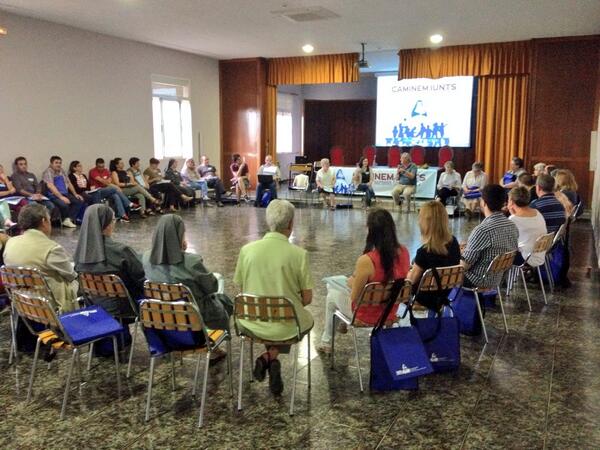 HermanasDC's tweet photo. La asamblea aprueba x mayoría los documentos del Proyecto de Misión y los Estatutos. Principio de un nuevo comienzo http://t.co/Zfsc0kWFqn