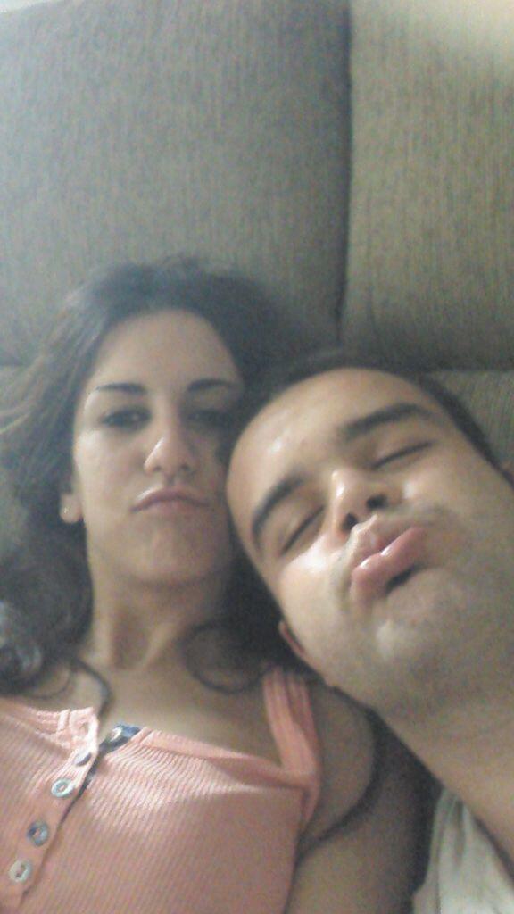 HectorCouk's tweet photo. De sofacito y mantita con la pelada esta que se hace llamar mi hermana ;) http://t.co/ZOGC28tUD5