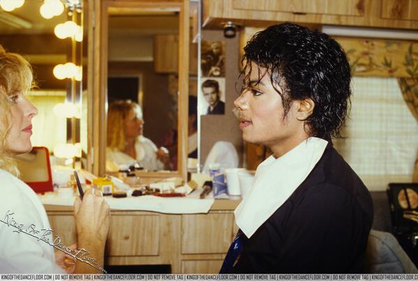 InTheClosetXs's tweet image. &quot;The person you look at in the mirror, is responsible for your actions to be good or bad.&quot; ~Michael Jackson.