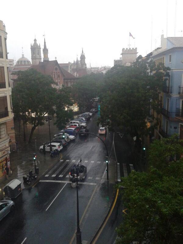 Javieribor's tweet photo. Che tú com plou!! http://t.co/LNwjHZhHf4