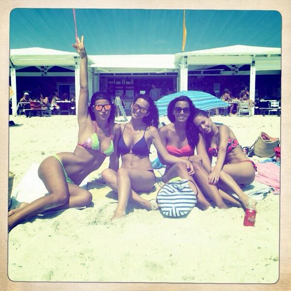 BarbaraAlvarezP's tweet photo. “@Malenacosta7: Disfrutando de las vacaciones! 🌻😀☀🌞🐬🐋🐳 @BarbaraAlvarezP http://t.co/Czkv2CPi3P” Los planes improvisados son los mejores! ;)