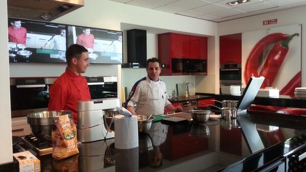 CoeliacIreland's tweet image. Let's get started #gfclass with Lucio from @Manifestoresto :-)