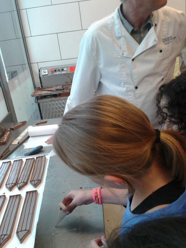 marlousvanvliet's tweet image. @PittigePlus in actie! Bedrijfsbezoek geregeld door plusklas.  Bedankt #chocolateriePuur #capelle. Mmmm