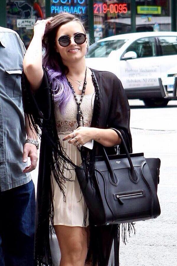 wronglovah's tweet image. ta se vestido bem ne sua cachorra