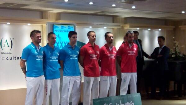 cpriba_roja's tweet photo. Riba-roja "A" en la presentacio de les finals del campionat "el corte ingles". http://t.co/Cv2Gy21v2x
