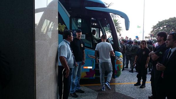 #CM2014 Aujourd'hui départ à l'entraînement pour l'#EDF à Rio.On se prépare pour le match de demain
#Rt =un courage