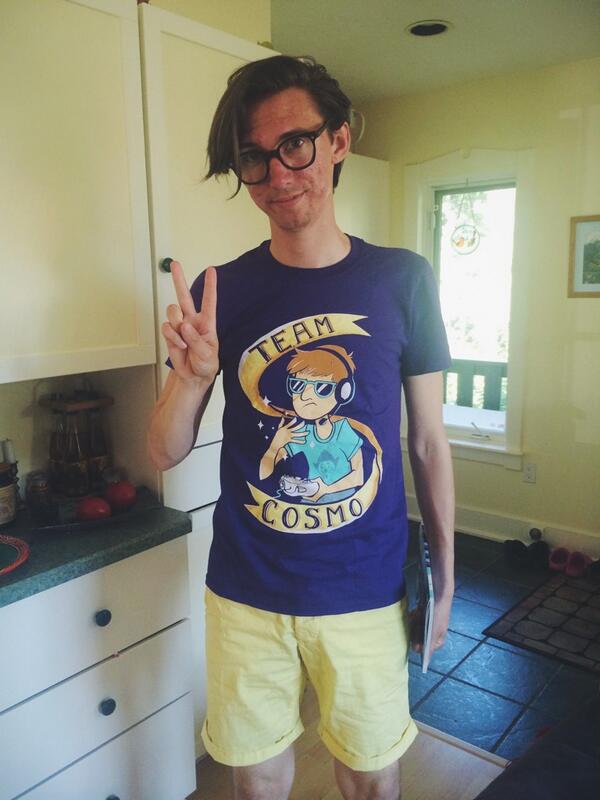 marcjunker_'s tweet image. Me in my new @cosmowright tee by @miskiart (from @theyetee)! Rockin&apos; it for #SGDQ2014 #complementarycolours