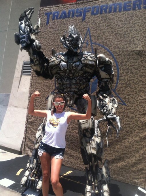 Oh yeah! Here is my and megatron #transformers #happygirl http://t.co/FHYnxN2ATc<a href="/tag/transformers"class="tags">#transformers</a><a href="/tag/happygirl"class="tags"><span>#happygirl</span></a>
