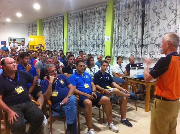 JuegosEMDE's tweet photo. Sebastián Plaza da la bienvenida a los delegados de los equipos participantes en los #JuegosEmde Cadetes 2014 http://t.co/FbuaN3xenF