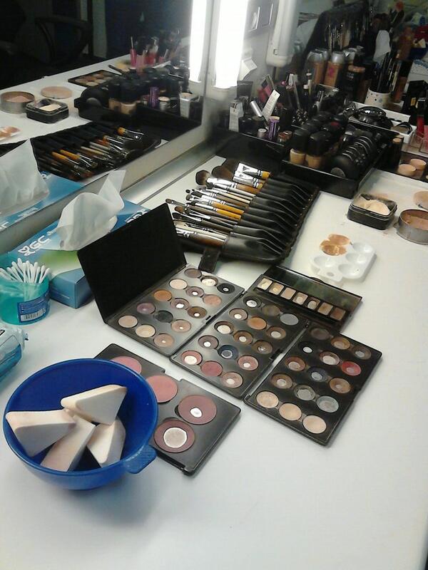 Makeupleku's tweet image. Larga jornada....