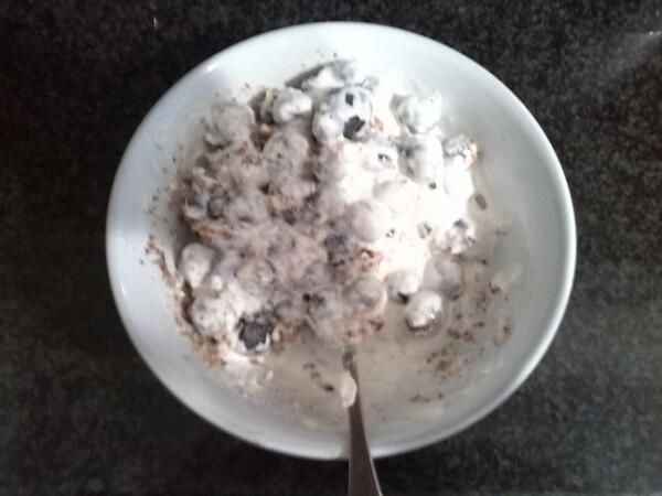 purebrazen's tweet photo. blueberry's in sour cream with freshly squeezed lemon juice and @wyldsson breakfast topping for added crunch. Delish! http://t.co/SnNmLJiMW4