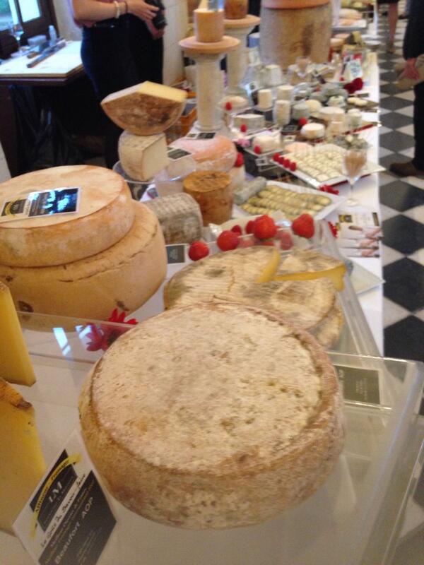 _andrea_alves's tweet photo. Dégustation de fromages aux Château de Chenonceau @E_Chenonceau http://t.co/a7ghi4W52c