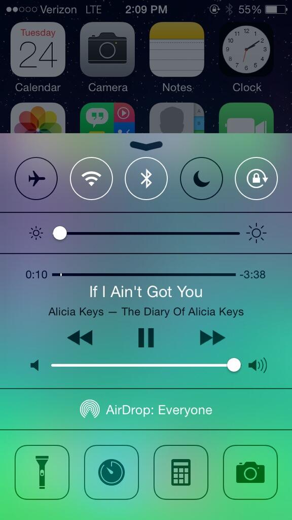 rodriguezbri_'s tweet photo. My song 🎧 http://t.co/rbfLC1ATGU