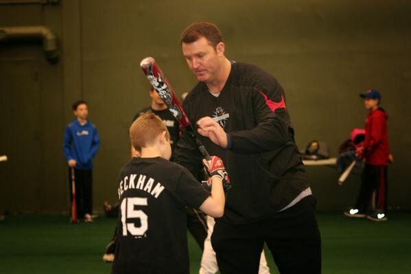 wssportscomplex's tweet photo. LEARN HOW 2 PLAY LIKE A PRO FROM A PRO! #SoxTix, #ThomeAutograph, #USCellExperience & MORE! http://t.co/ZWssqFsHHf http://t.co/Y4xsHgCLZZ