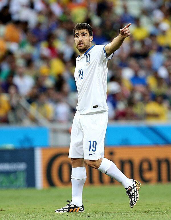 BVB's tweet photo. Achtelfinale! Herzlichen Glückwunsch, Sokratis! // Last-16! Congrats, Sokratis and #GRE #GRECIV http://t.co/ffOQQPzl28