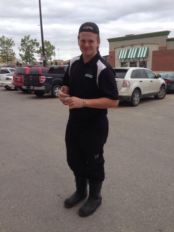 JarrettOster's tweet photo. @chamblin6 @TheRINKWPG Just ran into Winnipeg's number one lawn care provider! http://t.co/1Altq2R0Bs