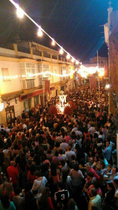 NuriaTeba's tweet photo. Tu calle ancha llenita de gentes que te kieren, eres unica elegancia de la palma. http://t.co/KftdoCIu5p
