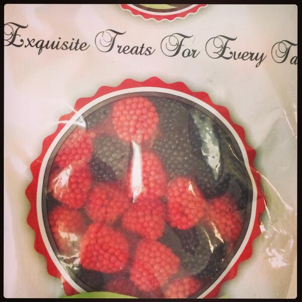 thebookwheel's tweet image. @RebeccaScags is the best! My dog ate my last bag and she sent me more for my birthday! #jumbosized