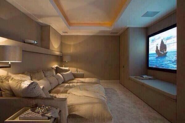 mz_Roselyn's tweet photo. “@nabeeldenero: A room like this. Pop corn, ice cream, drinks and all the classic movies. Heaven. http://t.co/YXZNpV8BPo”👍🙎
