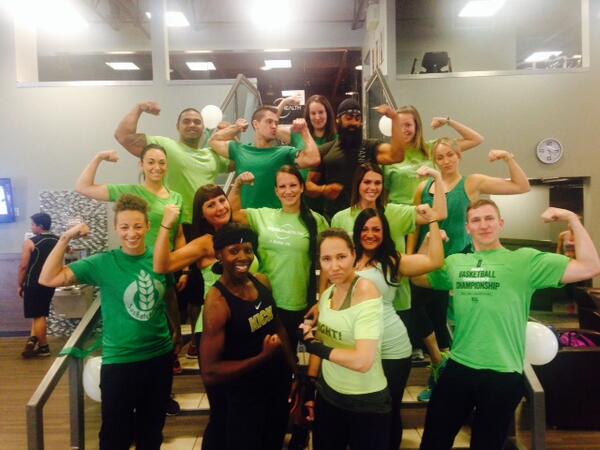 Livesey81's tweet image. TEAM GREEN @worldhealthYEG #WHKensington #GroupKick Launch tonight #celebrating #greatteam #fitfam #yeg