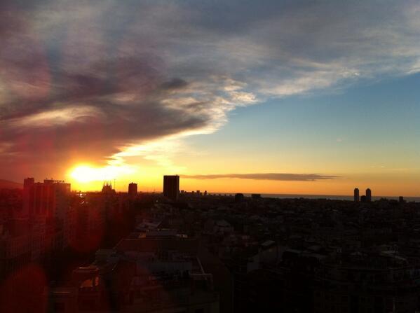 Matí de núvols i clarianes, i tarda amb alguns ruixats.Menys intensos i extensos que ahir! #Bondia