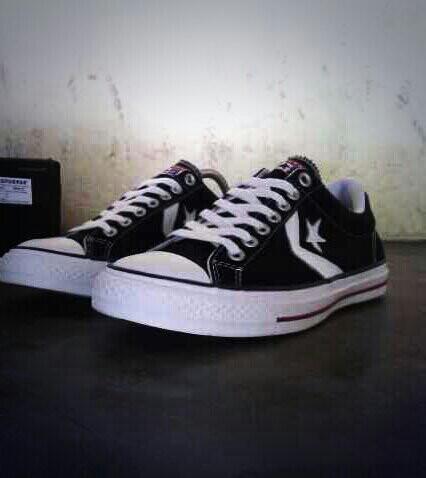 SneakersAreaID's tweet photo. @GogonShop @solessolution @viscouss_ Converse Starplayer Black White size 41-45 | ORI | Only 380k http://t.co/IIEAIML4mS