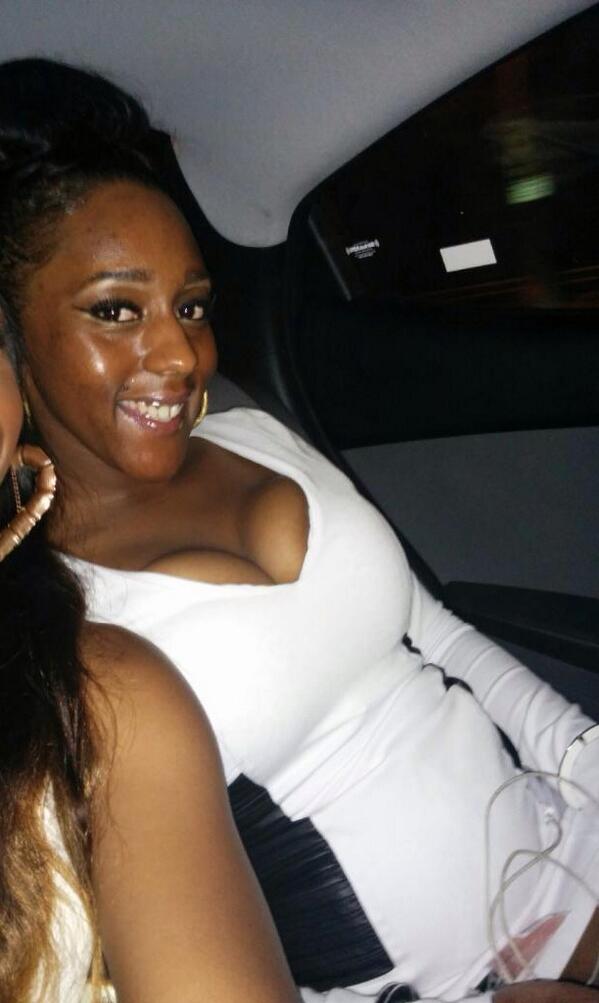 NeaRaB's tweet image. A night out with my mains !! #BEINGGROWN #CHOCOLATEBADDIE