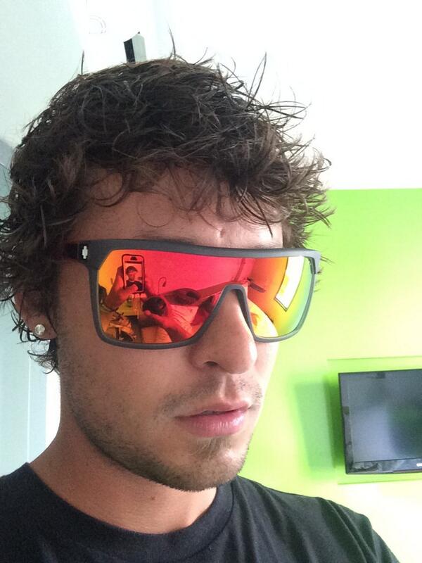 codysholes's tweet photo. About to rent a scooter on Bali !! @Jakeescandon http://t.co/JCAwm8MZy0