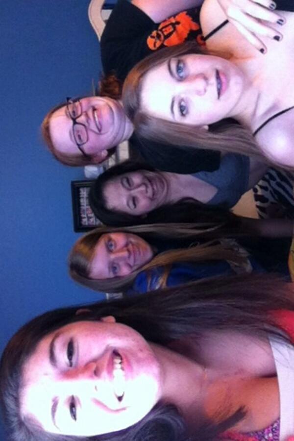 katethompson_'s tweet photo. I miss my friends :( http://t.co/fuGpZ8utF4