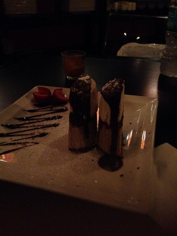 Lulslop's tweet photo. Otro postre para seguir con el festejo 😊 http://t.co/4upGV3DP1W