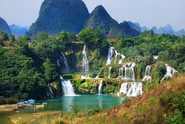 TravelGuide__'s tweet image. Detian Falls, China