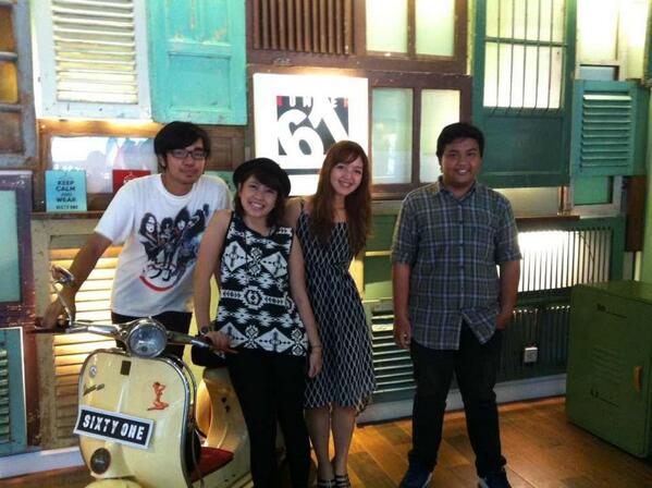 We're back!!! Siang ini kita manggung lagi, huray (^O^)／
