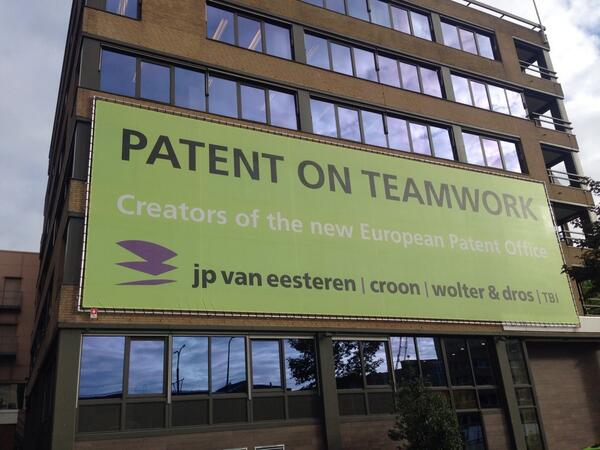 Vandaag 'ground stone laying ceremony' van project European Patent Office @JPvanEesterenBV <a href="/Wolterendros/">wolter & dros | TBI</a> @CroonNews
