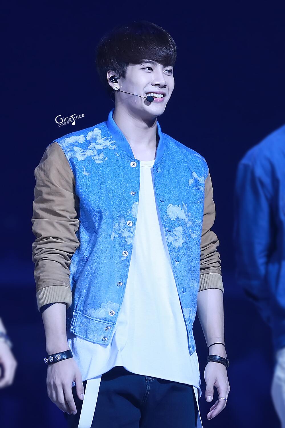 Bq9PVjkCEAAr5eU.jpg:large