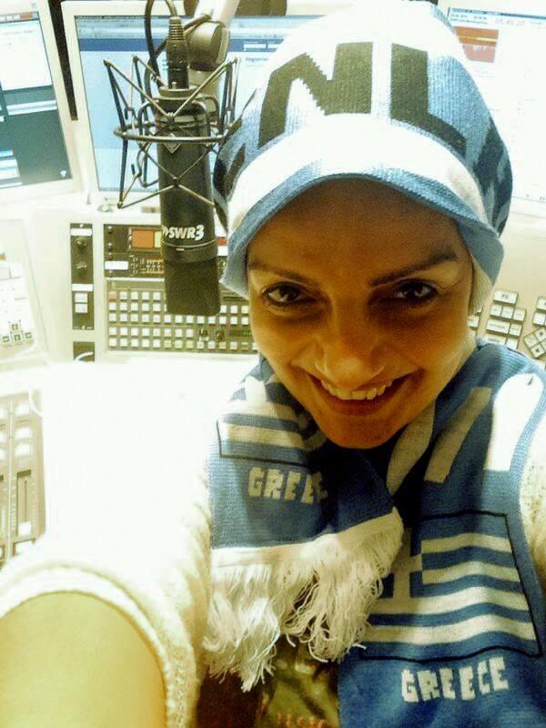 swr3's tweet photo. Gibt heute 'nen Ouzo für SWR3-Land aus: Anneta "Achtelfinale" Politi. Und alle so: Yammas #wm2014 #GRECIV http://t.co/d7qGAe0SGW