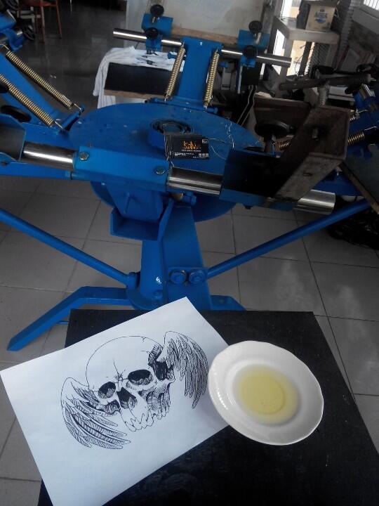 IbuHouseCoffee's tweet photo. gambar oleh @WeAreMSD yg bakalan dieksekusi dan diaplikasikan oleh @anubis_clothes dan @koNx_mlg #4K_awff http://t.co/rSUXVwwPMM