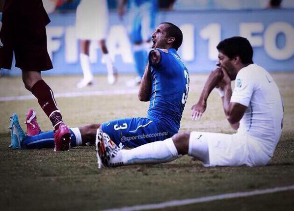 WorldCupTrolls's tweet photo. Finally, we have a photo of the Suarez incident that's not photoshopped. http://t.co/4qCgOhQEfh
