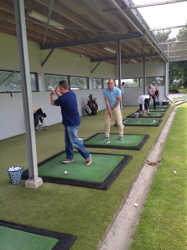 HSbezorging's tweet photo. Op de netwerk bijeenkomst van de HOC bij de #golfbaan. Uiteraard wordt de middag vast gelegd door @HelenedeBruijn! http://t.co/IbrL2qH87I