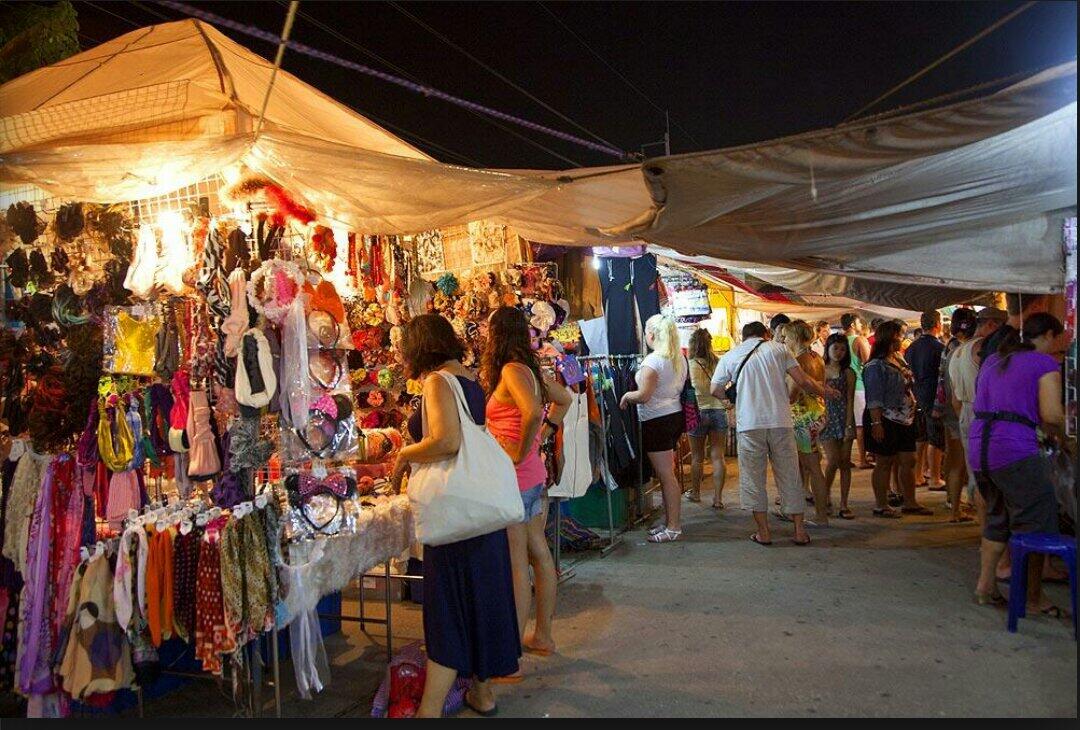 Ночной рынок тепразит. Тепразит рынок в Паттайе. Паттайя Night Market. Паттайя ночной рынок.