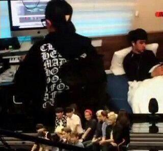 BqABb84CcAATJXO.jpg:large