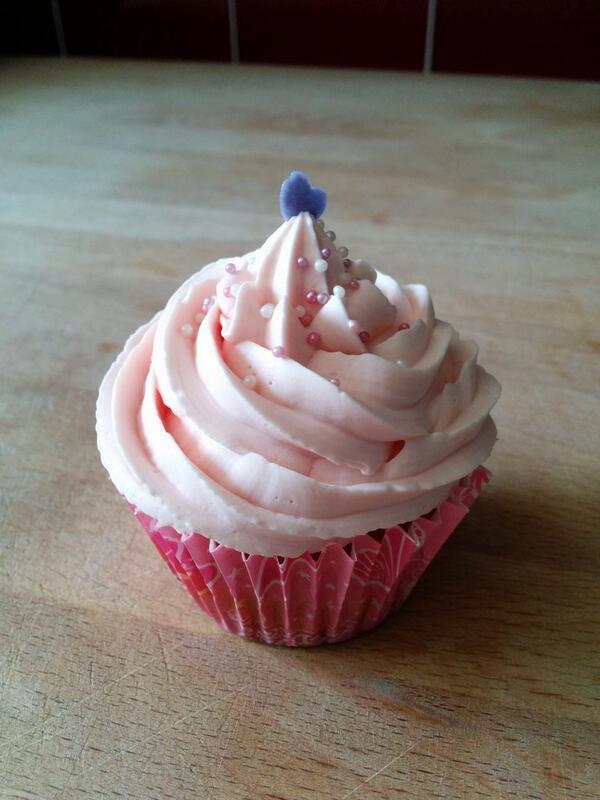 mini_robot's tweet image. My first attempt at Swiss meringue buttercream. Much lighter than traditional buttercream.